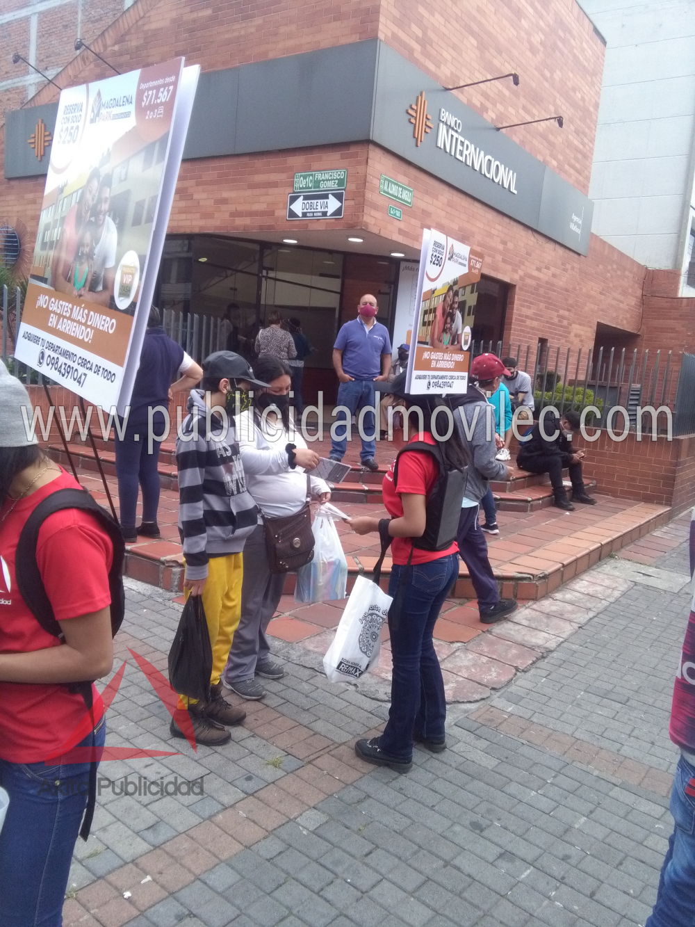Human Banners en Quito, Publicidad que no se detiene
