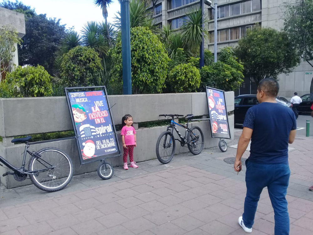 publicidad movil quito ecuador para centro comercial espiral con bicicletas publicitarias